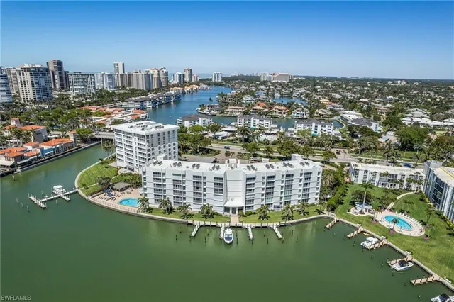 $595,000 | 300 Park Shore Drive, Unit 4C, Naples, FL 34103