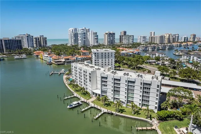 $595,000 | 300 Park Shore Drive, Unit 4C, Naples, FL 34103