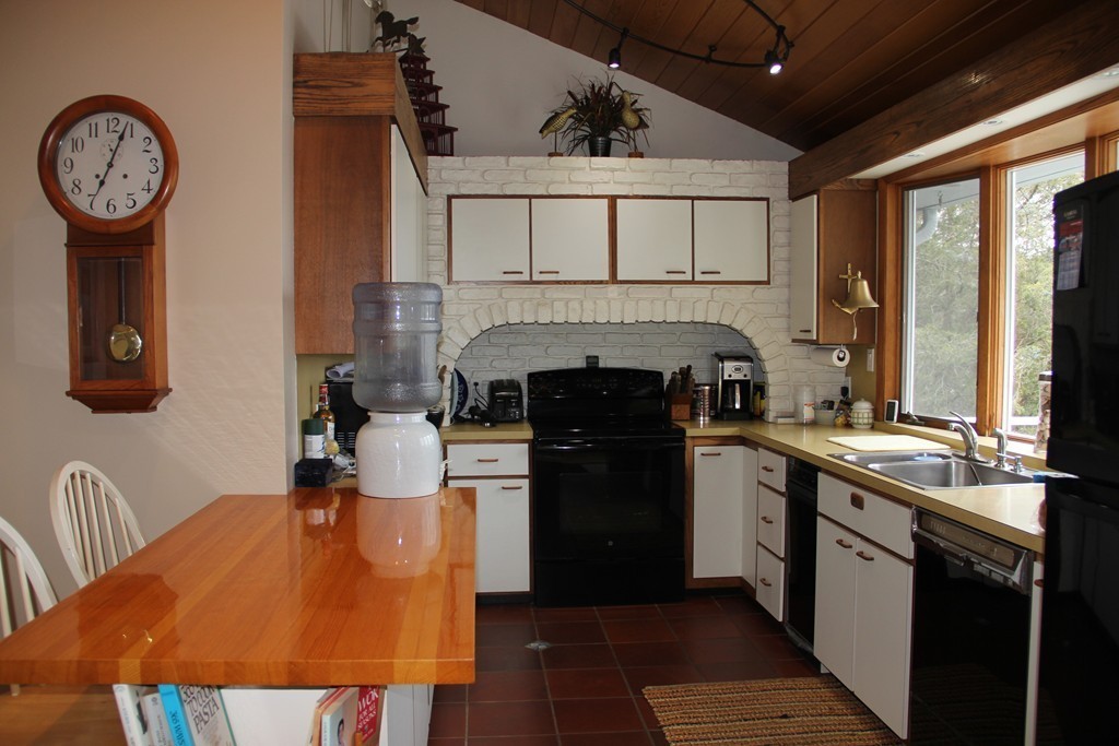 71 Crafts Road Gloucester, MA 01930 - Photo 8 of 23 Gallery Image 8