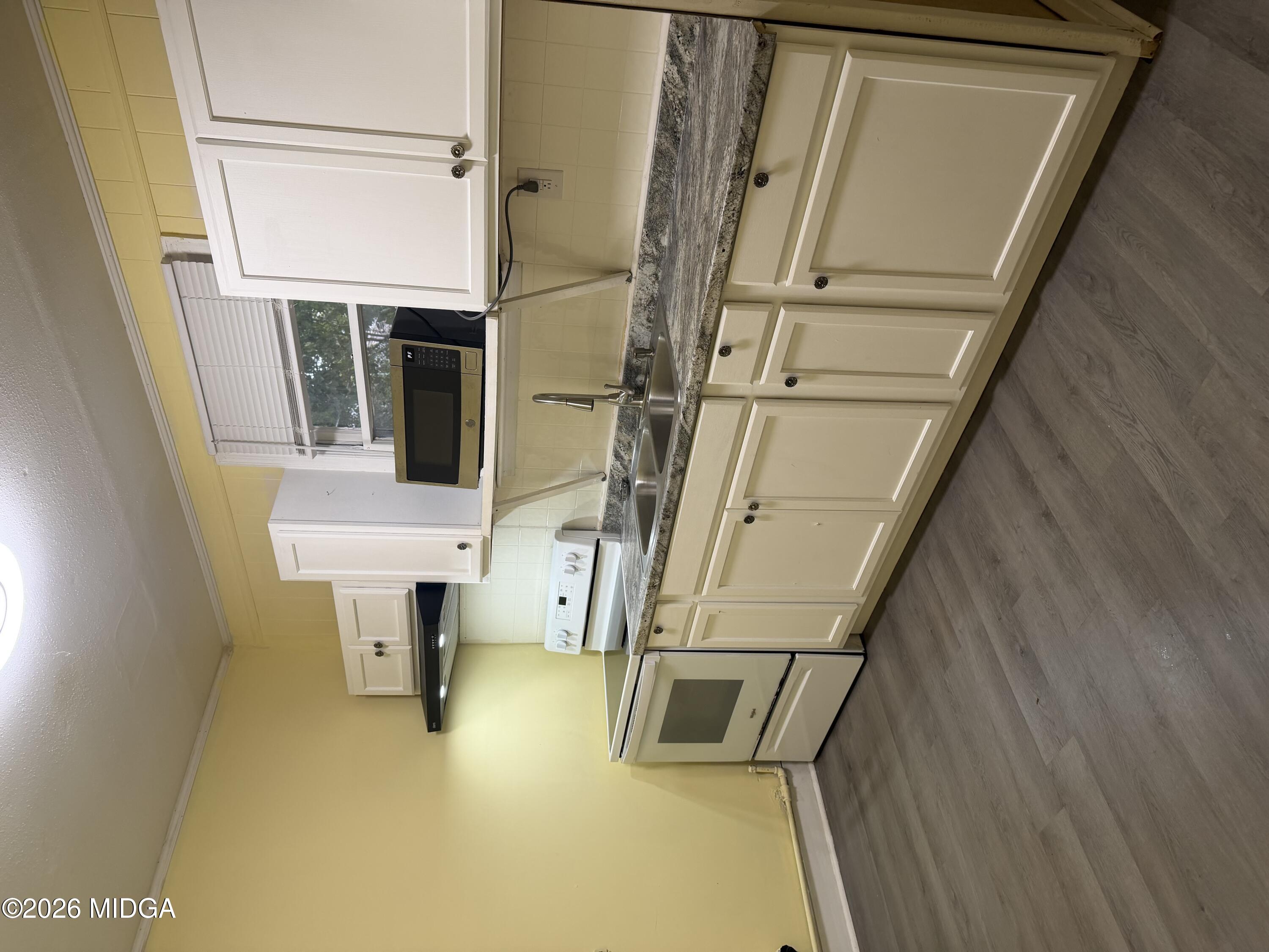 3320 Joycliff Road, Unit C Macon, GA 31211 - Photo 1 of 8 Kitchen