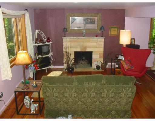 121 Martin Road Pittsburgh, PA 15237 - Photo 3 of 7 Living Room.