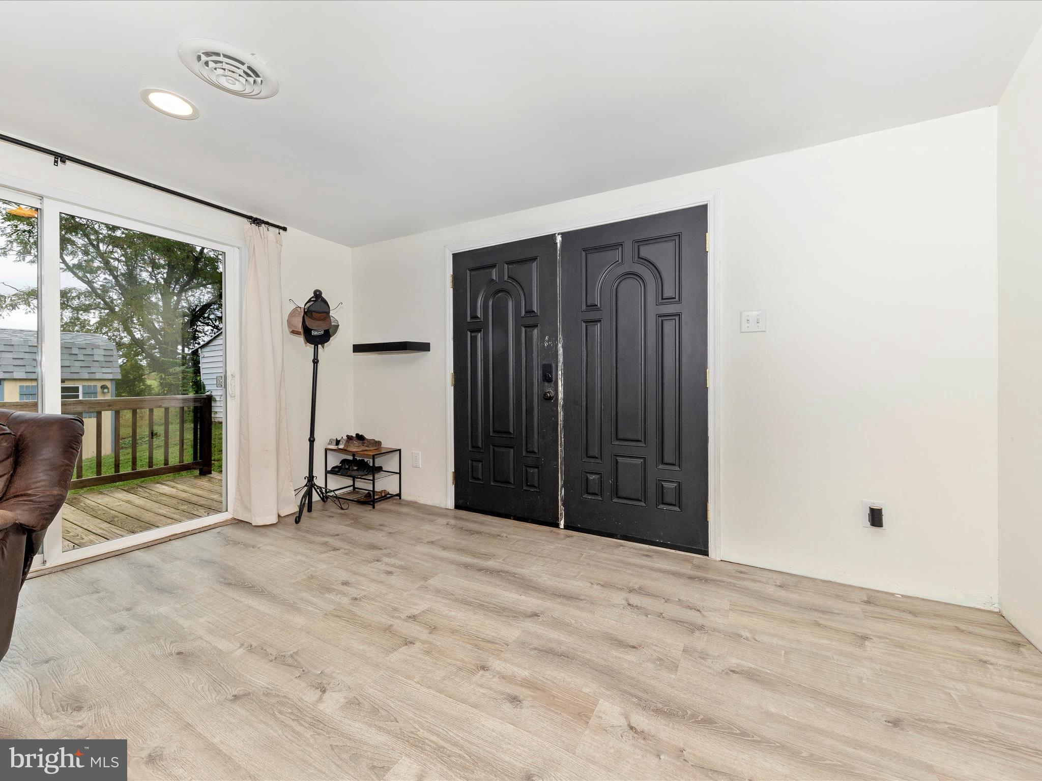 15548 Falling Waters Road Williamsport, MD 21795 - Photo 6 of 35 IMG_2764