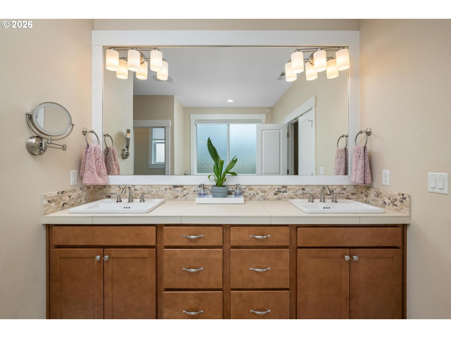 20475 Southwest Comanche Terrace Tualatin, OR 97062 - Photo 29 of 48 Owner's Suite Bathroom