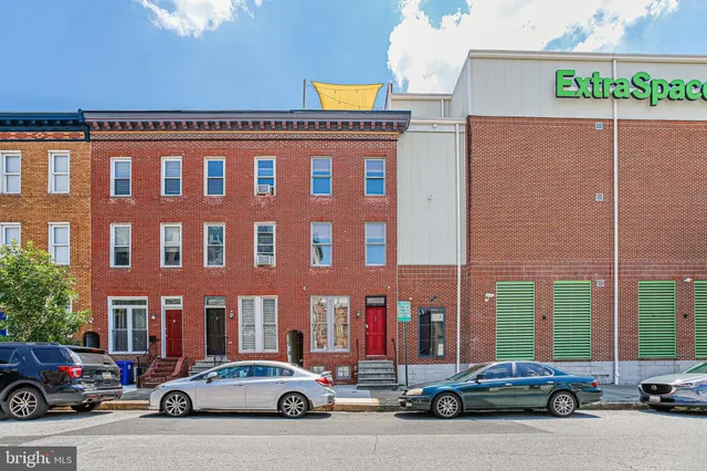 a car parked in front of a building