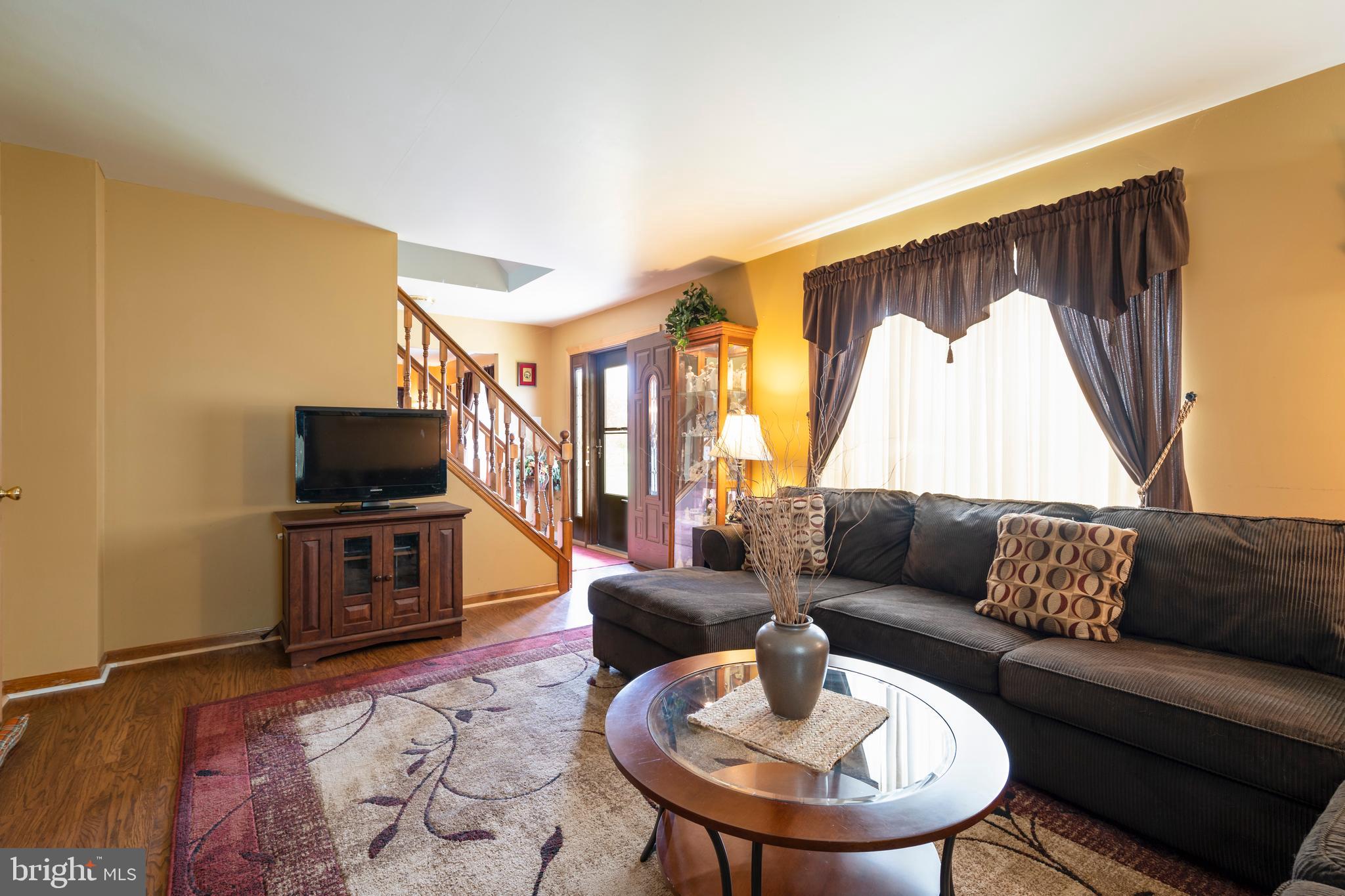 961 Elk Road Monroeville, NJ 08343 - Photo 26 of 66 Living Room