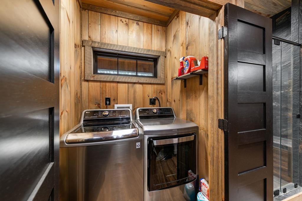 164 Waterdance Trail Blue Ridge, GA 30513 - Photo 55 of 97 a kitchen with stainless steel appliances granite countertop a refrigerator and a stove