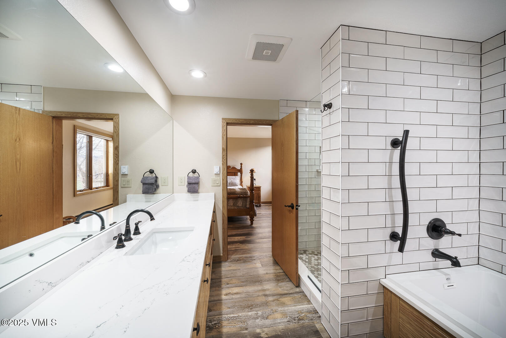 1121 Berry Creek Road, Unit B3 Edwards, CO 81632 - Photo 12 of 38 a bathroom with a sink and a bathtub