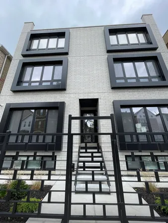 $6,500 | 719 North Elizabeth Street, Unit 3S, Chicago, IL 60642