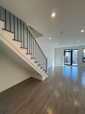 $6,500 | 719 North Elizabeth Street, Unit 3S, Chicago, IL 60642