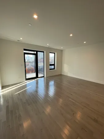 $6,500 | 719 North Elizabeth Street, Unit 3S, Chicago, IL 60642