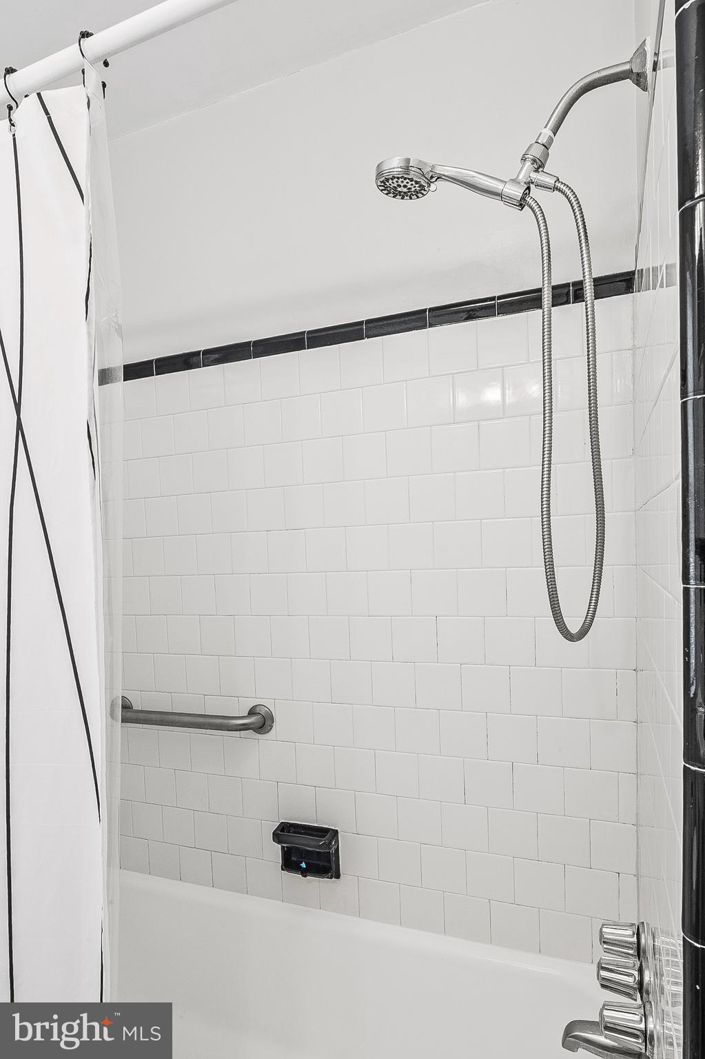1865 Edgewood Road Towson, MD 21286 - Photo 13 of 25 Bathroom Tub / Shower