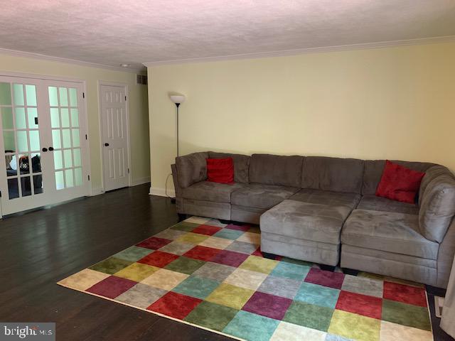 13110 Claxton Drive Laurel, MD 20708 - Photo 23 of 60 Living Room