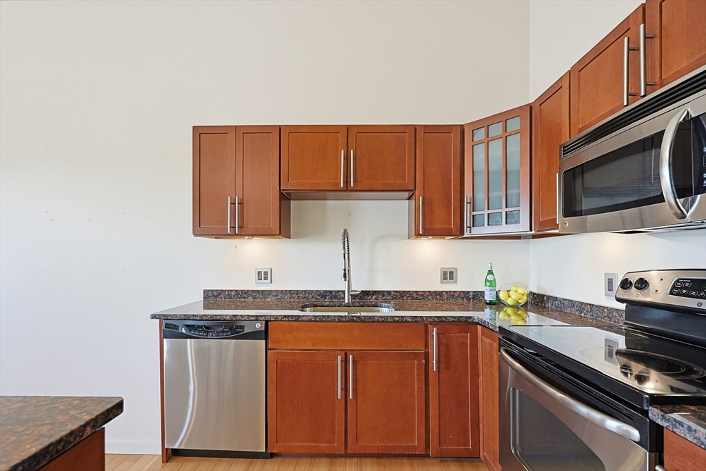 1511 Main Street, Unit CPH9 Worcester, MA 01603 - Photo 11 of 40