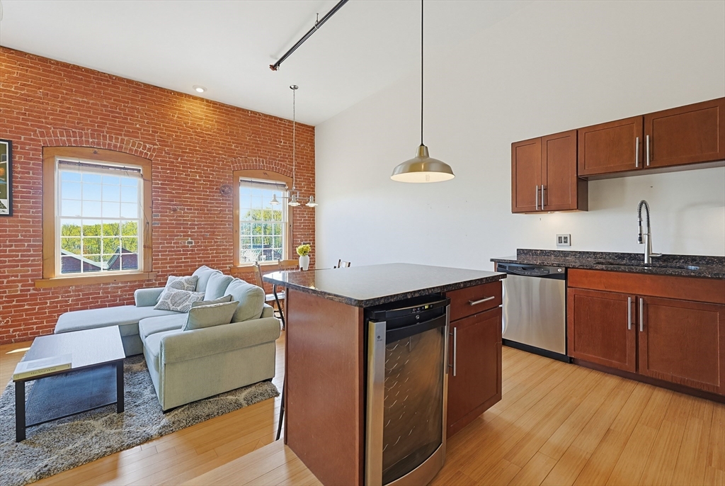 1511 Main Street, Unit CPH9 Worcester, MA 01603 - Photo 13 of 40