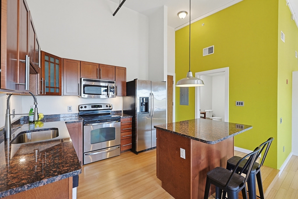 1511 Main Street, Unit CPH9 Worcester, MA 01603 - Photo 17 of 40
