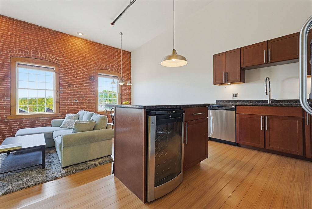 1511 Main Street, Unit CPH9 Worcester, MA 01603 - Photo 20 of 40