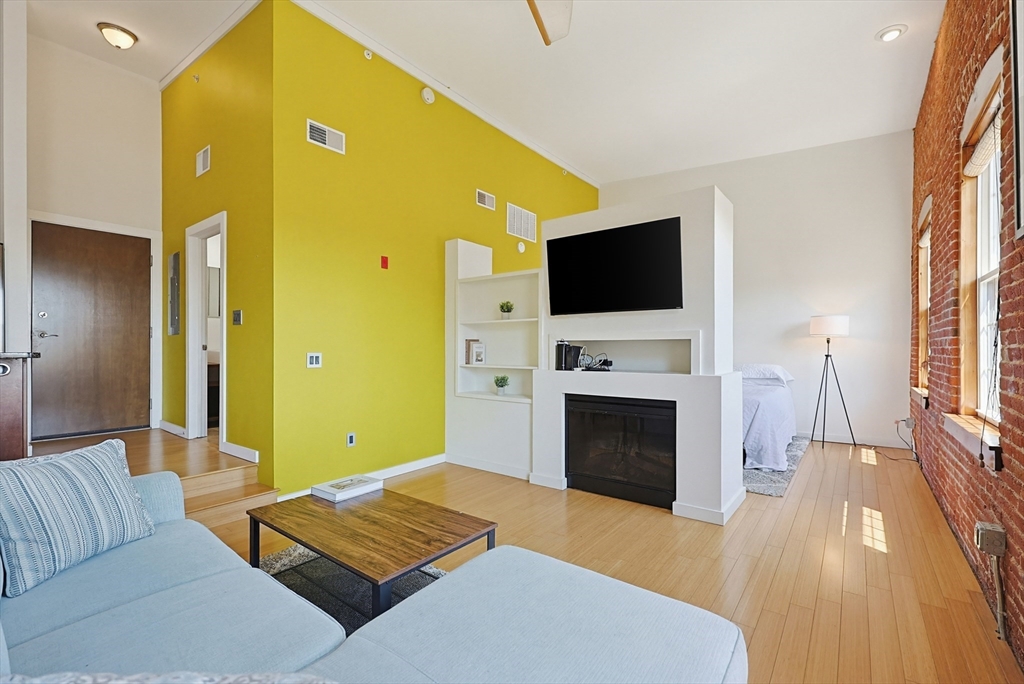 1511 Main Street, Unit CPH9 Worcester, MA 01603 - Photo 25 of 40