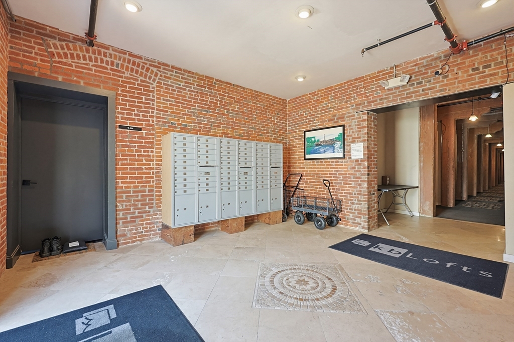 1511 Main Street, Unit CPH9 Worcester, MA 01603 - Photo 5 of 40