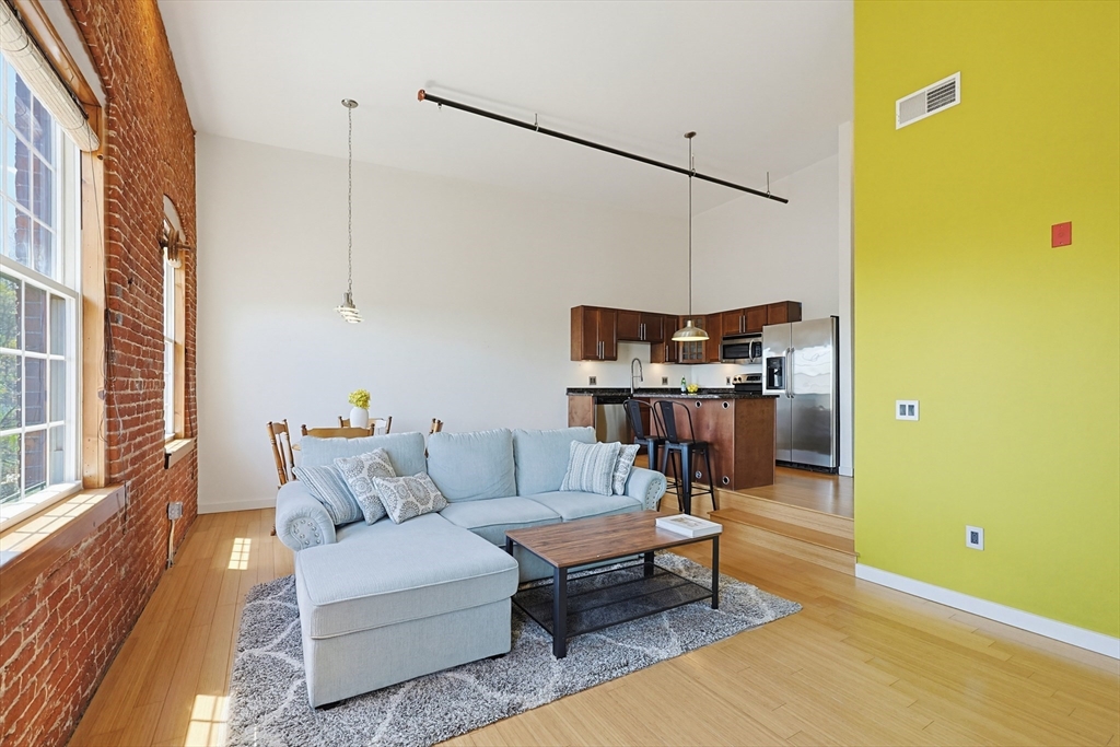 1511 Main Street, Unit CPH9 Worcester, MA 01603 - Photo 6 of 40