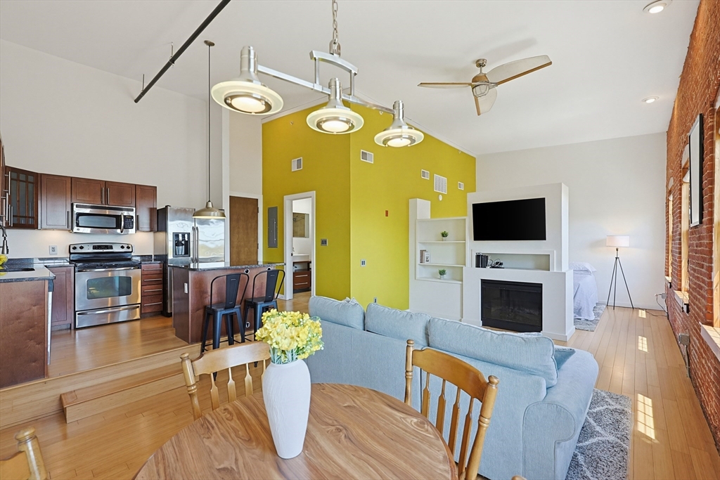 1511 Main Street, Unit CPH9 Worcester, MA 01603 - Photo 7 of 40