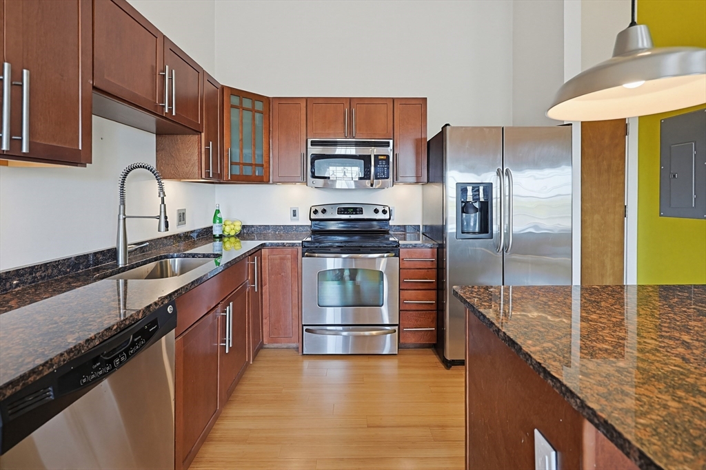 1511 Main Street, Unit CPH9 Worcester, MA 01603 - Photo 10 of 40