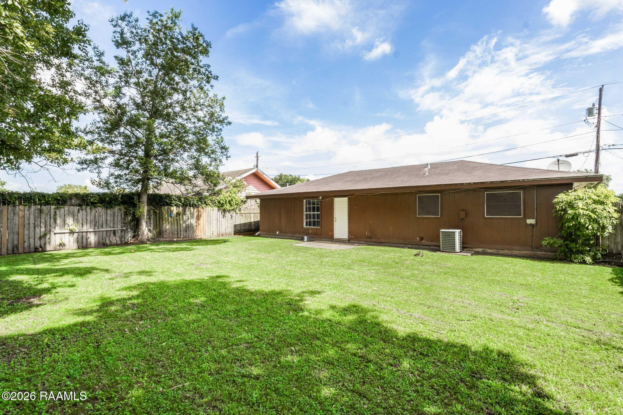 219 Hammond Road Lafayette, LA 70501 - Photo 2 of 11 219 Hammond backyard