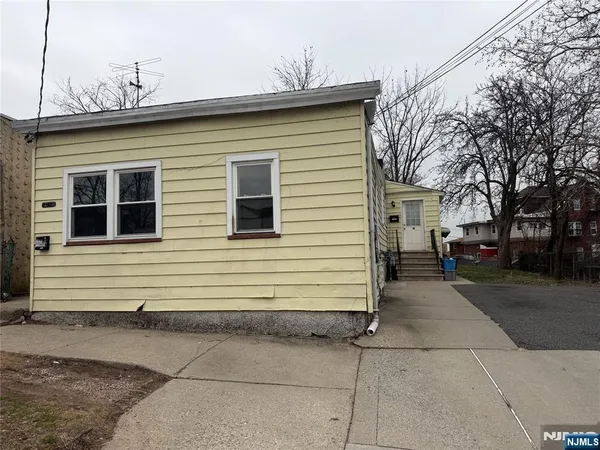 $400,000 | 92 Naples Place, Garfield, NJ 07026