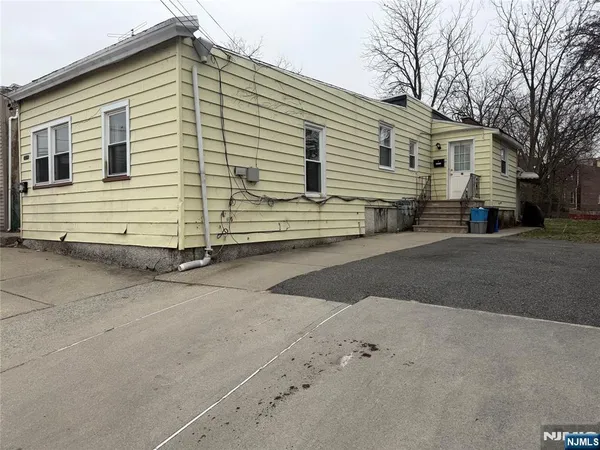 $400,000 | 92 Naples Place, Garfield, NJ 07026