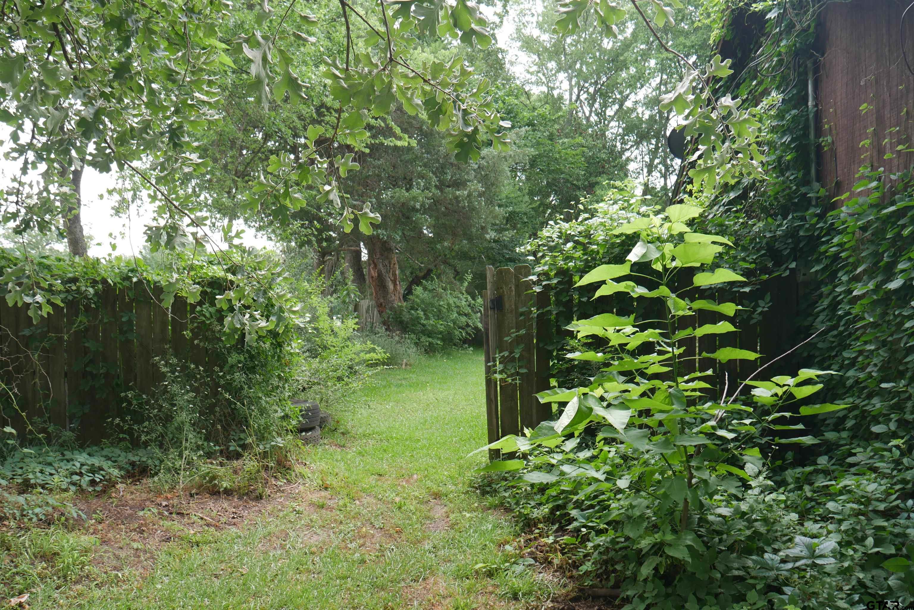 7239 Greenbriar Road Tyler, TX 75704 - Photo 5 of 24