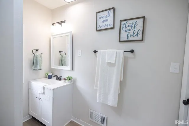 $147,400 | 1025 East Washington Street, Muncie, IN 47305