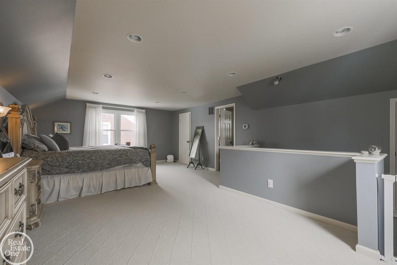 374 Ridgemont Road Grosse Pointe Farms, MI 48236 - Photo 16 of 25