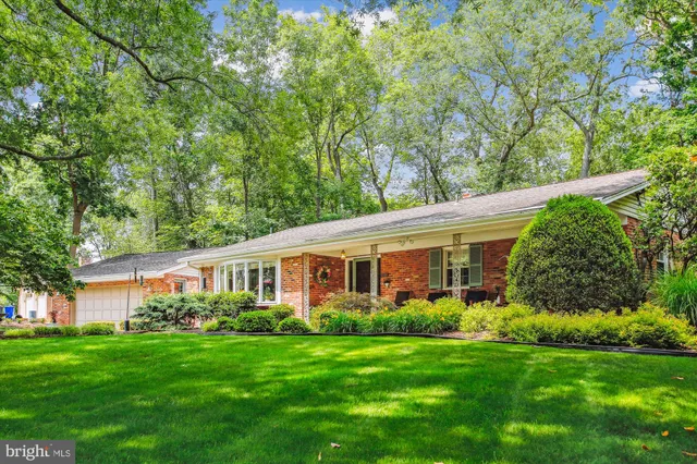 $890,000 | 4100 Tidewater Court, Alexandria, VA 22309