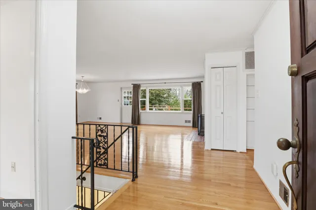 $890,000 | 4100 Tidewater Court, Alexandria, VA 22309