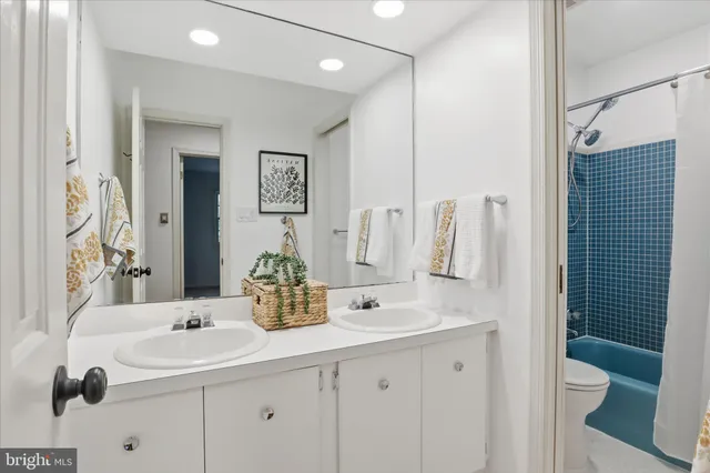 $890,000 | 4100 Tidewater Court, Alexandria, VA 22309