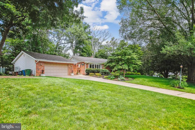 $890,000 | 4100 Tidewater Court, Alexandria, VA 22309