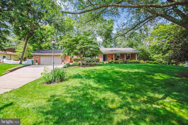 $890,000 | 4100 Tidewater Court, Alexandria, VA 22309