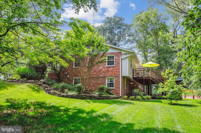 $890,000 | 4100 Tidewater Court, Alexandria, VA 22309