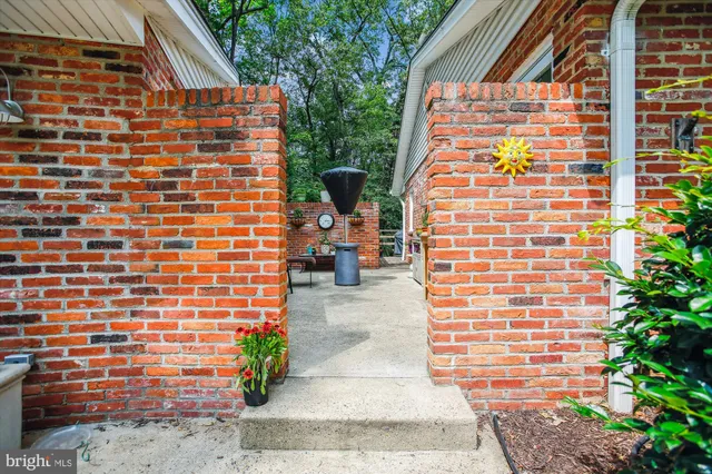 $890,000 | 4100 Tidewater Court, Alexandria, VA 22309