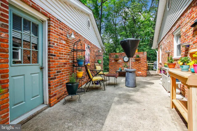 $890,000 | 4100 Tidewater Court, Alexandria, VA 22309