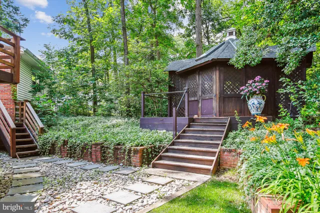 $890,000 | 4100 Tidewater Court, Alexandria, VA 22309