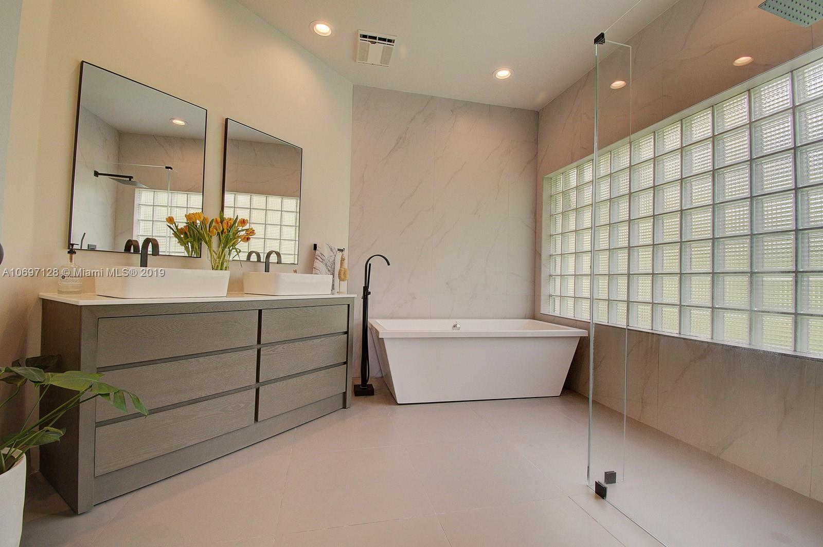 541 Ranch Road Weston, FL 33326 - Photo 18 of 41 a bathroom with a bathtub a sink a toilet and mirror