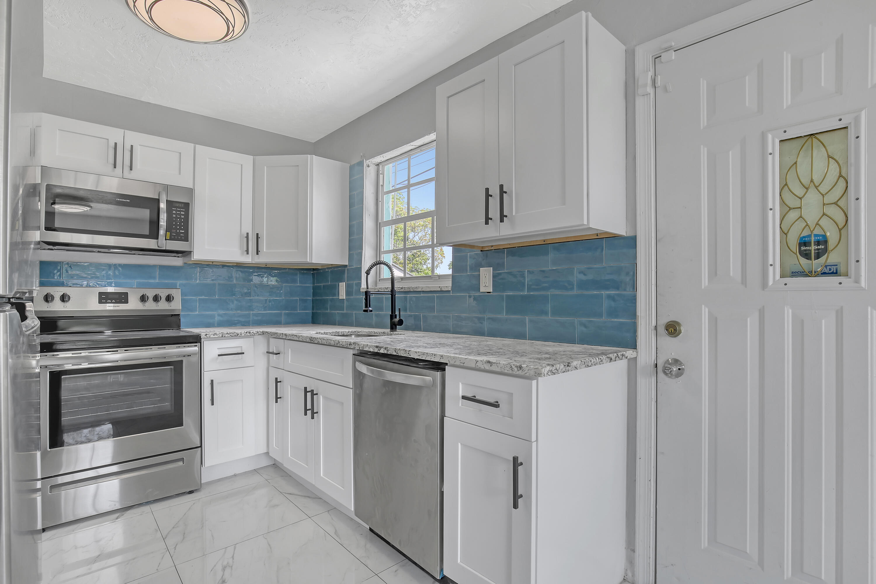 900 West 3rd Street Riviera Beach, FL 33404 - Photo 9 of 19 900 W 3rd (12)