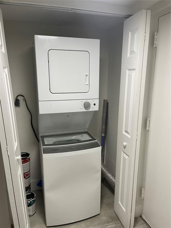 8100 Geneva Court, Unit 535 Doral, FL 33166 - Photo 19 of 27 a utility room with a washer and dryer