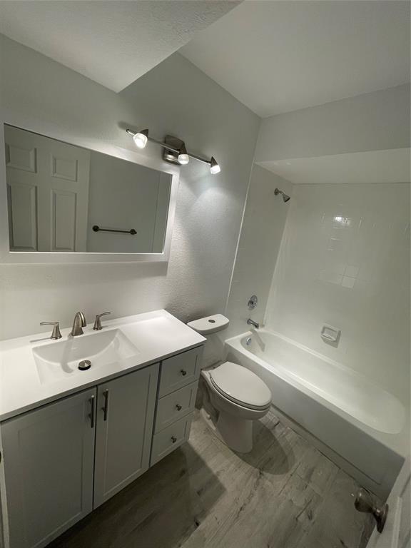 8100 Geneva Court, Unit 535 Doral, FL 33166 - Photo 7 of 27 a bathroom with a double vanity sink toilet mirror and bathtub
