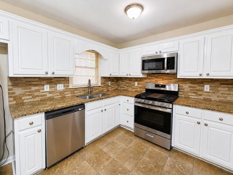 1026 Casa Drive Clarkston, GA 30021 - Photo 4 of 25