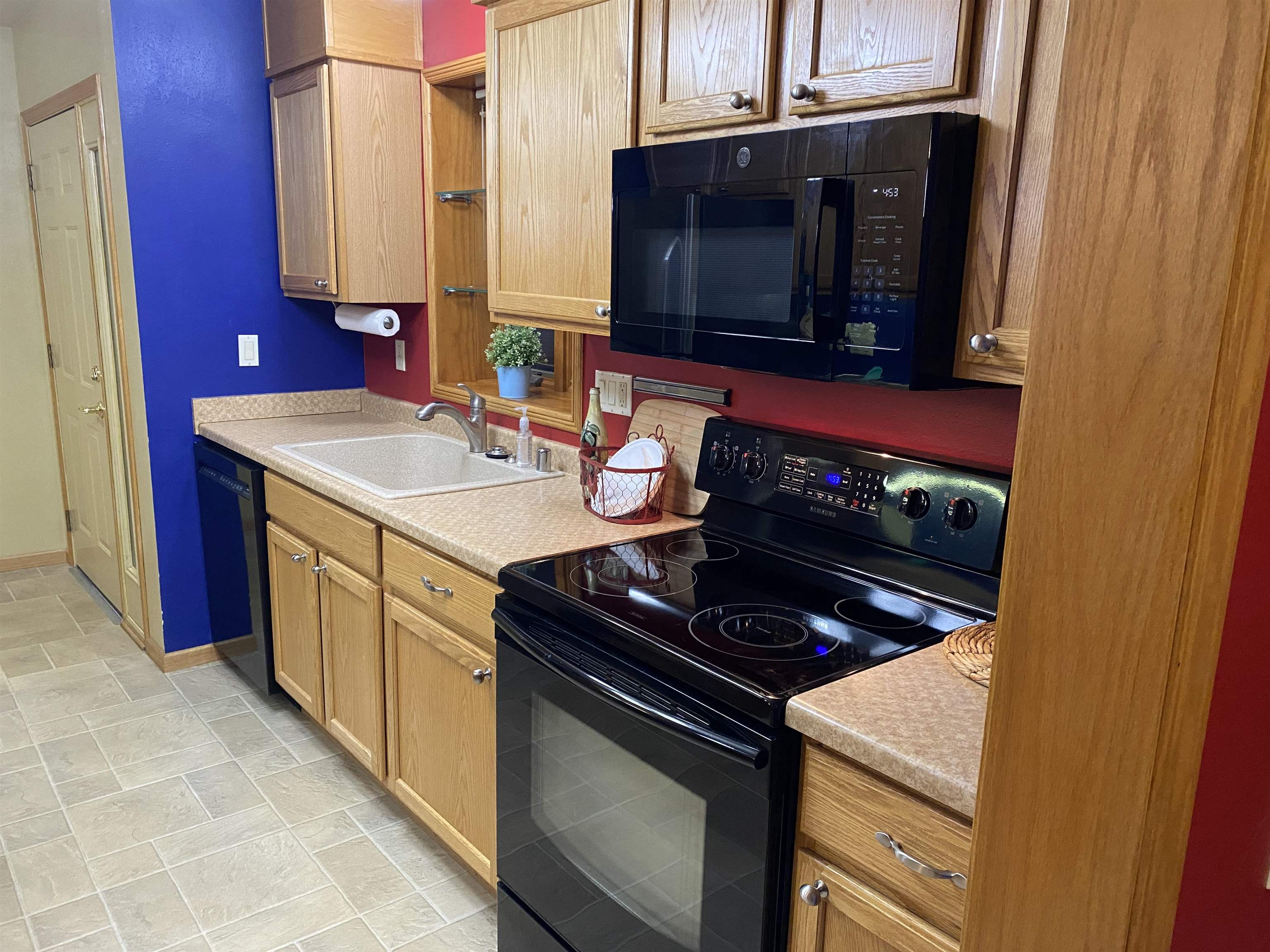 616 Reena Avenue Fort Atkinson, WI 53538 - Photo 9 of 32