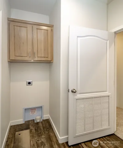 a view of walk in closet