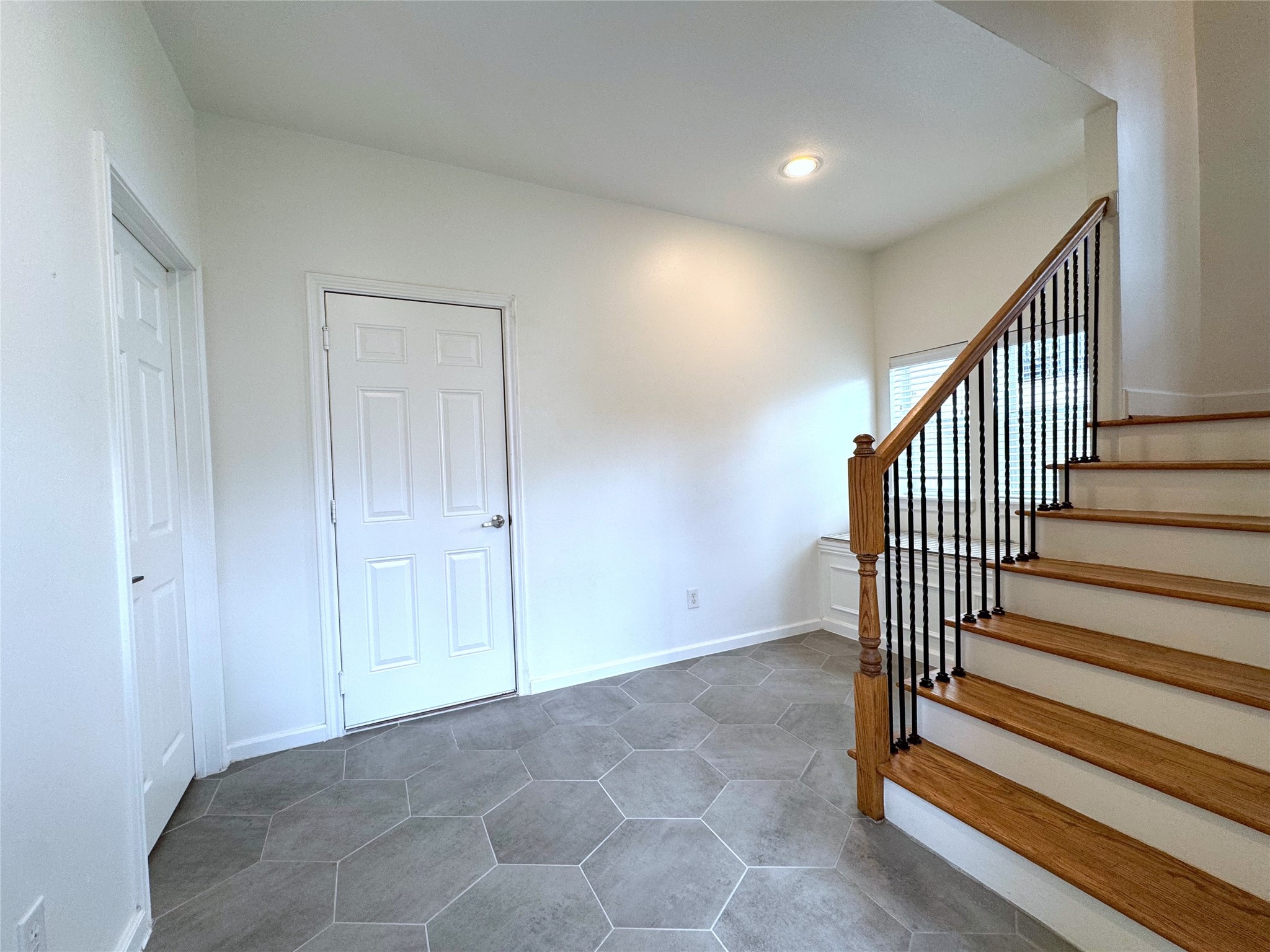 1128 West 26th Street Houston, TX 77008 - Photo 6 of 48 Entrance/exit door to/from the garage.