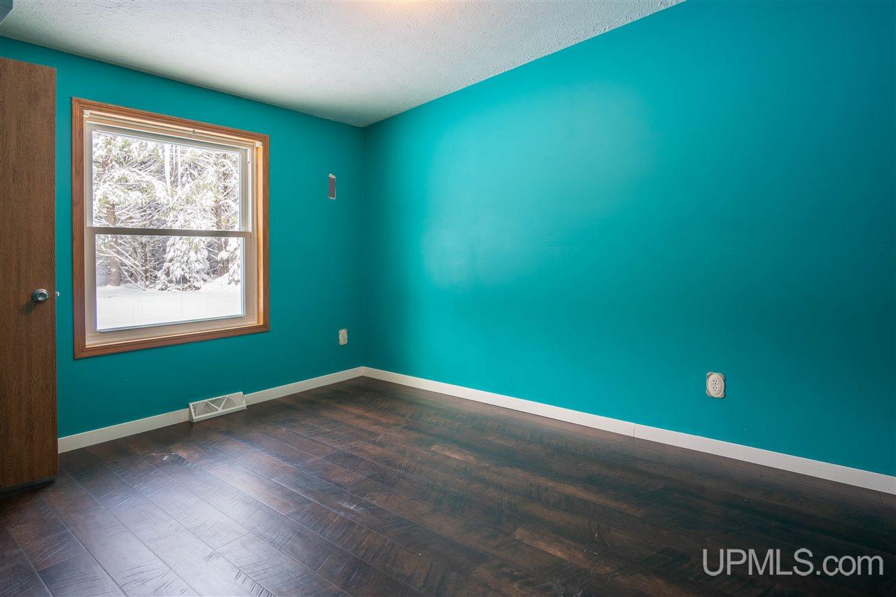 5590 25th Road Gladstone, MI 49837 - Photo 16 of 30 Gallery Image 16