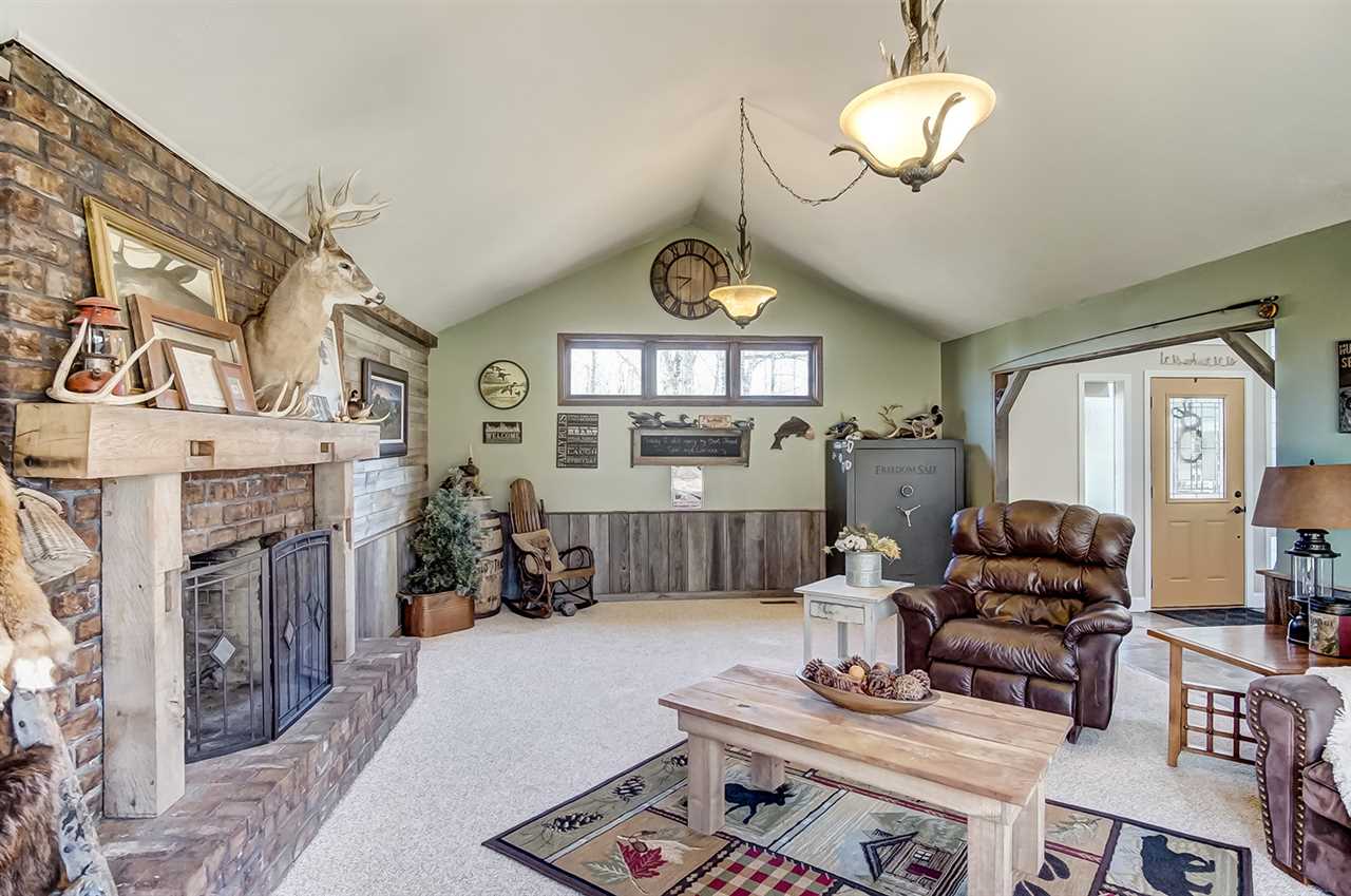 2365 South Stonebridge Road Warsaw, IN 46580 - Photo 2 of 32 Gallery Image 2